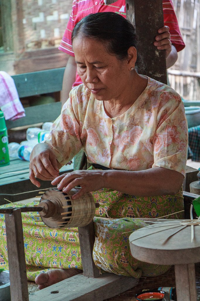 37-Crafting Lacquerware.jpg